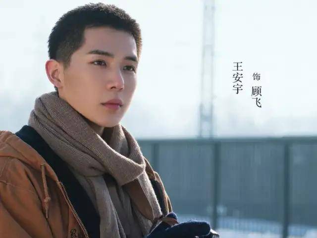 郑晓宇，舞台星光与日常阳光下的演员生活